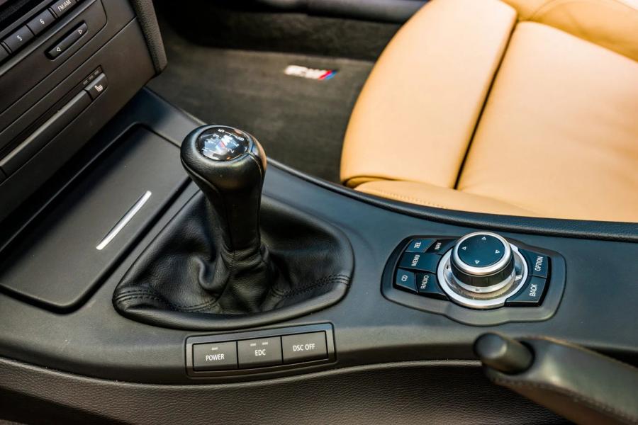 Детали интерьера BMW M3 Coupe (E92) 2009 года  (фото 47 из 69)